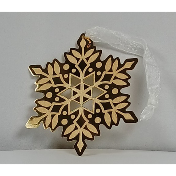 HALLMARK A Glistening Gift for You 2018 Keepsake Ornament Club Christmas - Picture 3 of 4